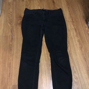 7L Hollister Black Jeans